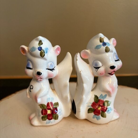 Vintage Japan Magnetic Anthropomorphic Salt & Pepper Shakers Hand-Painted - Picture 5 of 16